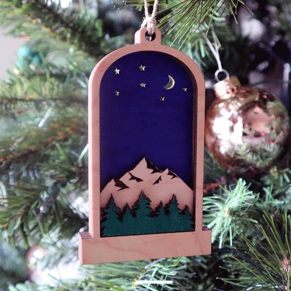 Natt i bergen prydnad (Personalisering tillgänglig) för wholesale av G + H Gifts