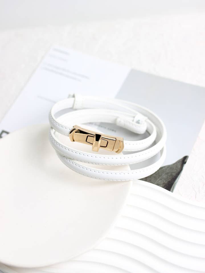 A2503BL53245 - Ceinture fine en cuir à fermoir pivotant élégant pour la vente par Esley Accessories