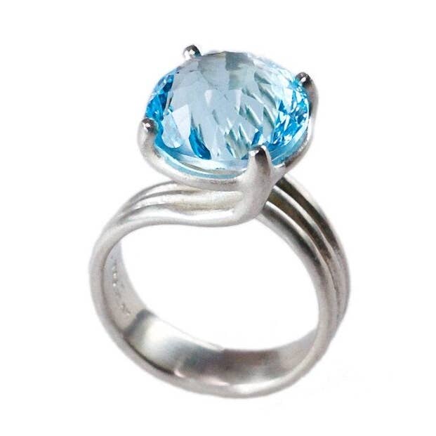 bague griffes glycine topaze bleue pour la vente par Sandrine B. Jewelry