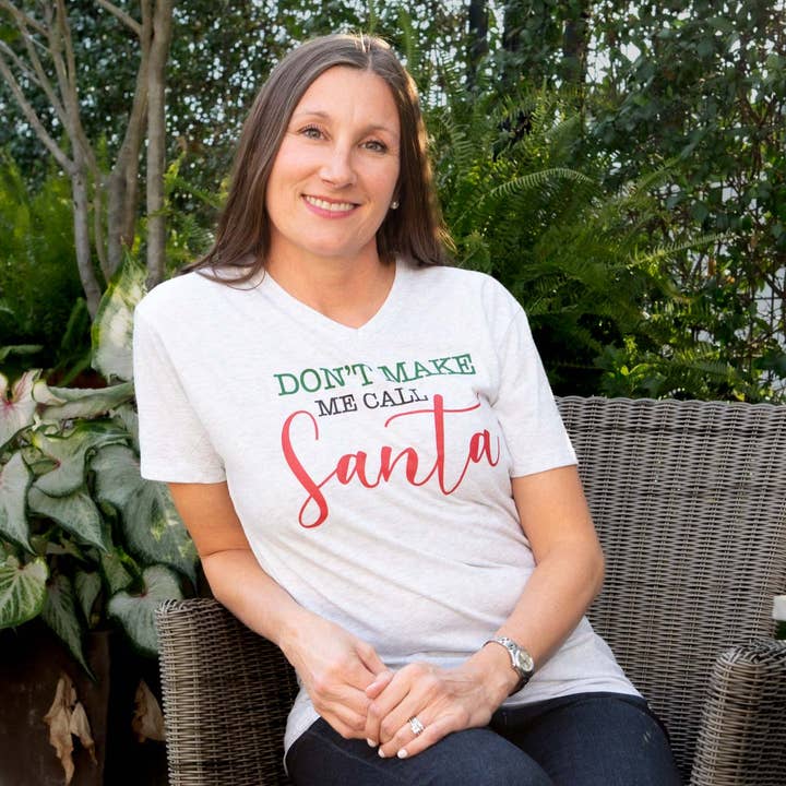 Camiseta con cuello en V de Don't Make Me Call Santa jaspeada en blanco, rojo y verde -Asst. para venta al por mayor de The Royal Standard