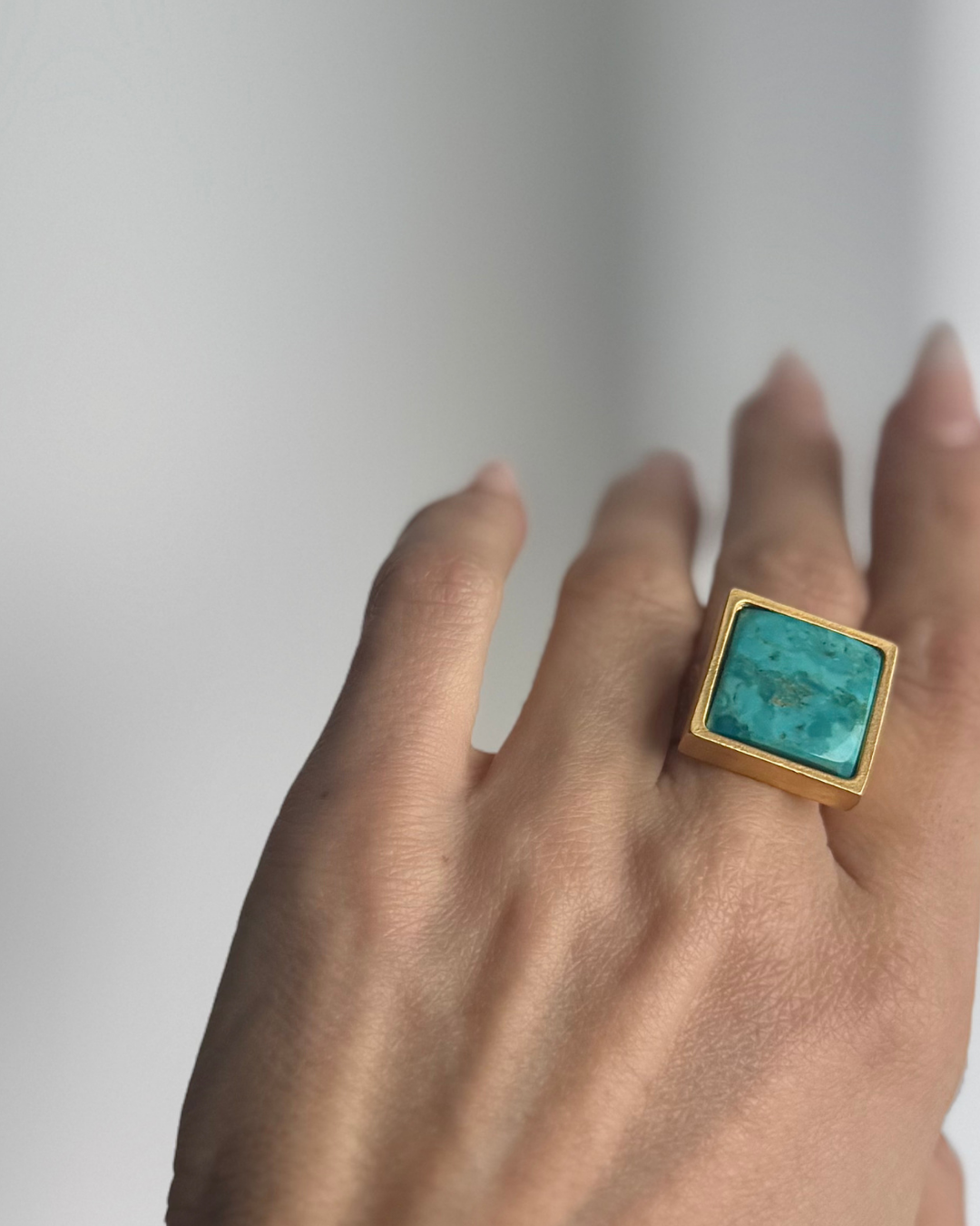 WILYMI Jewelry Co – Anel de cocktail/declaração por atacado – Anel Quadrado de 16mm em Turquesa | Banhado a Ouro 24K7