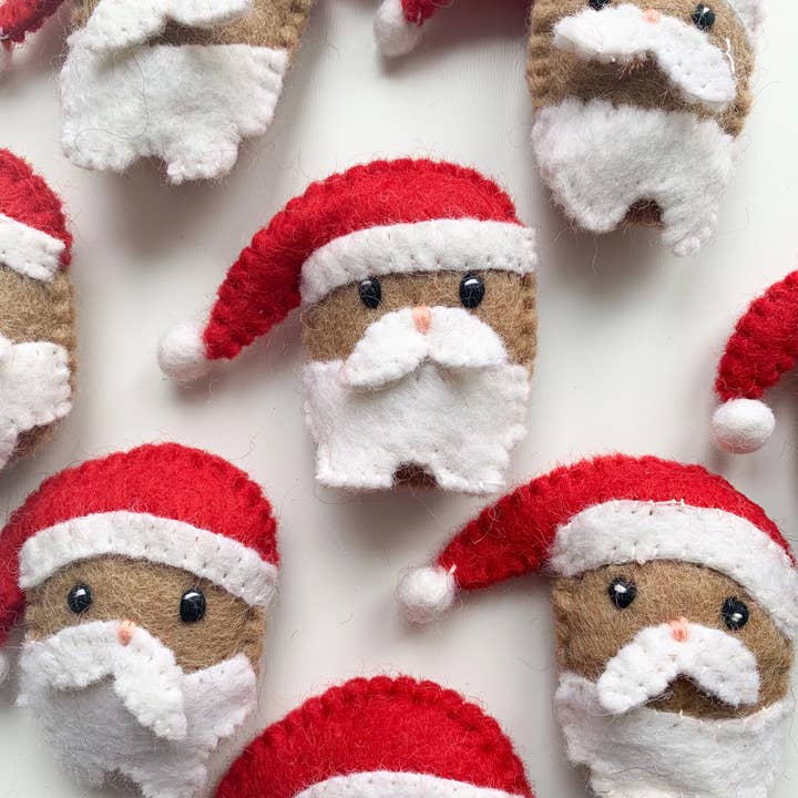 Sewing Seeds Play - Vente Décoration de Noël - Un visage de père Noël en feutre1