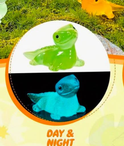 Moon River Designs - Wholesale Figurine Toy - Kids - Glow in the Dark Acrylic Lizards1