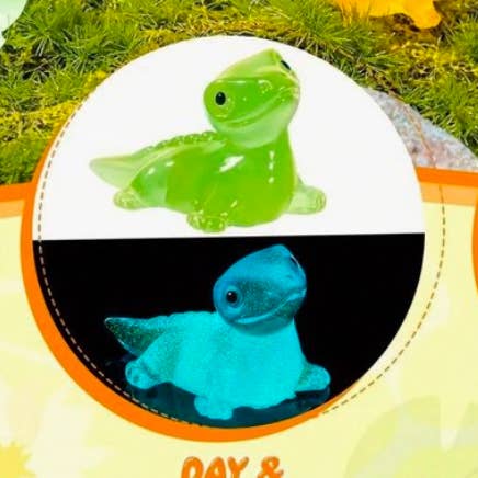 Moon River Designs - Wholesale Figurine Toy - Kids - Glow in the Dark Acrylic Lizards1
