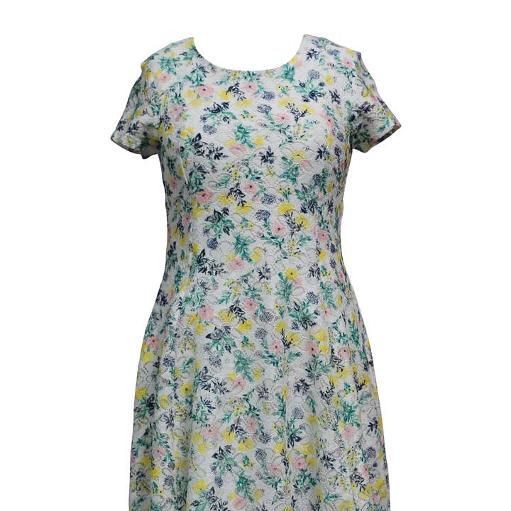 Spitzen-Skaterkleid - Zartes Blumenmuster für den Großhandel von Ava & Yelly