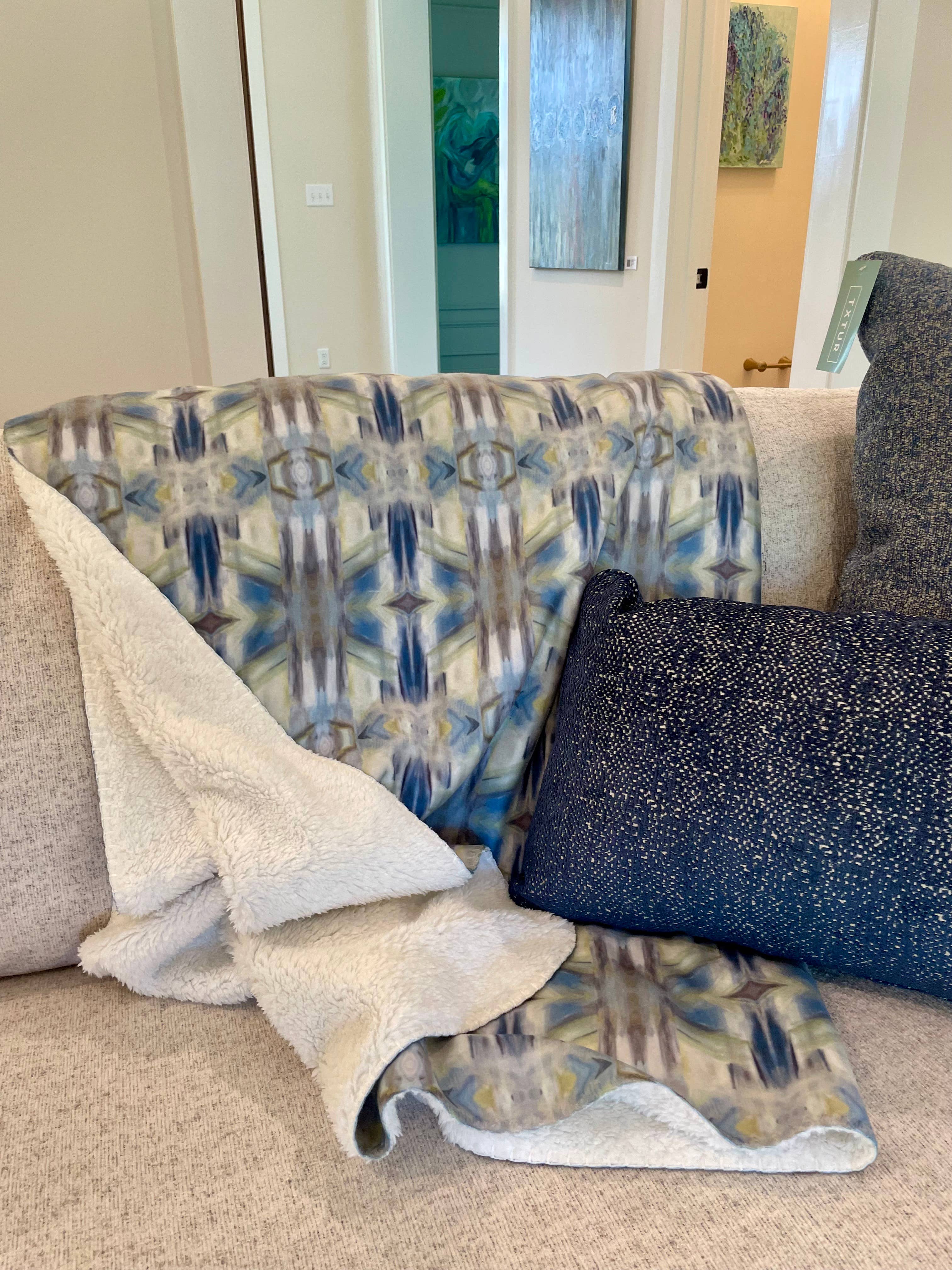 PALMER K Designs - Wholesale Throw Blanket - Sherpa Throw / Blanket: Geometric (BMW/P7)9