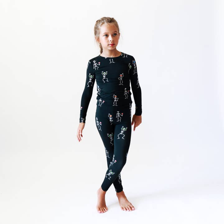 PIJAMA DE BAMBÚ DE 2 PIEZAS | ESQUELETO ESPELUZNANTE para venta al por mayor de Minimalist Folk Co.