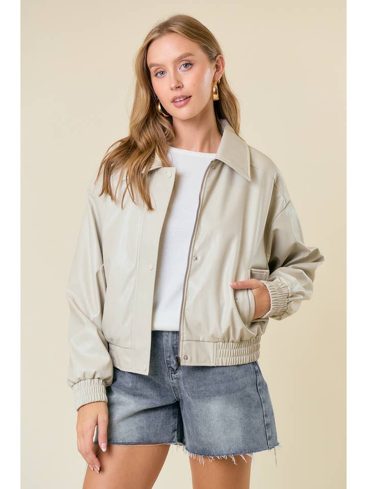 Doe and Rae – Engroshandel Bomberjakke - Dame – OVERDIMENSIONERET BOMBERJAKKE I VEGANSK LÆDER - 10622J3