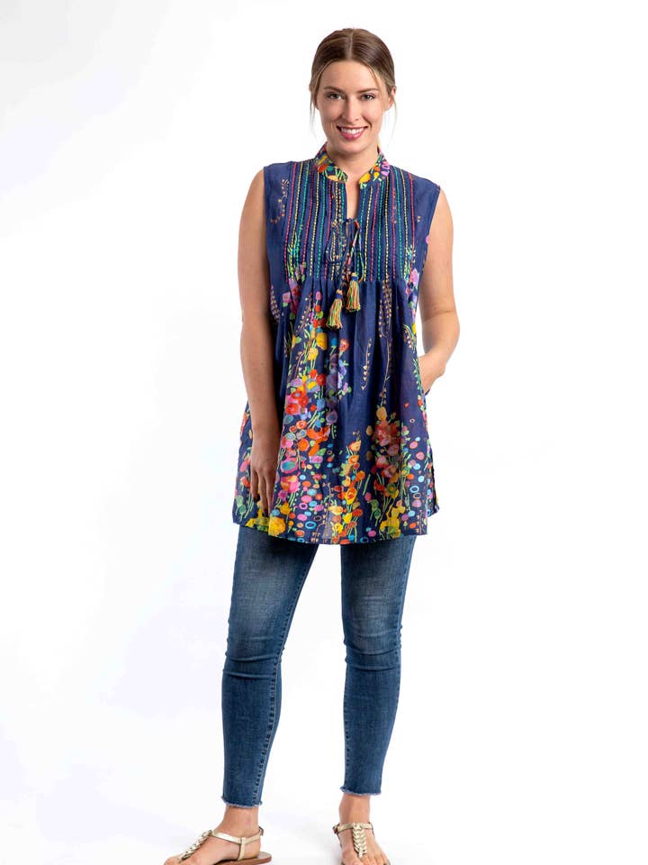 Top Bordado Casuarina en Azul Marino Primavera para venta al por mayor de Mozaic by Euro Dreaming