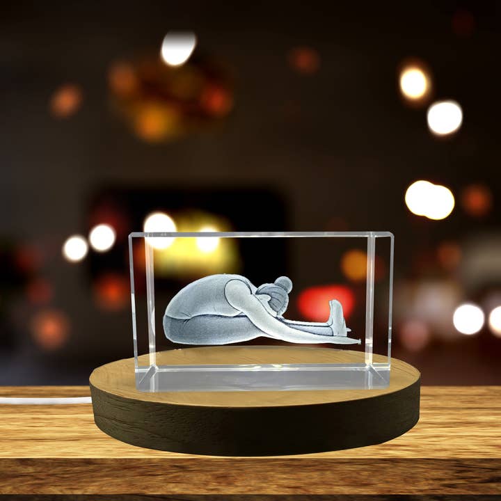 Statue de Cristal de Pose de Yoga - Figure de Flexion Avant Assise pour la vente par AB Crystal Collection