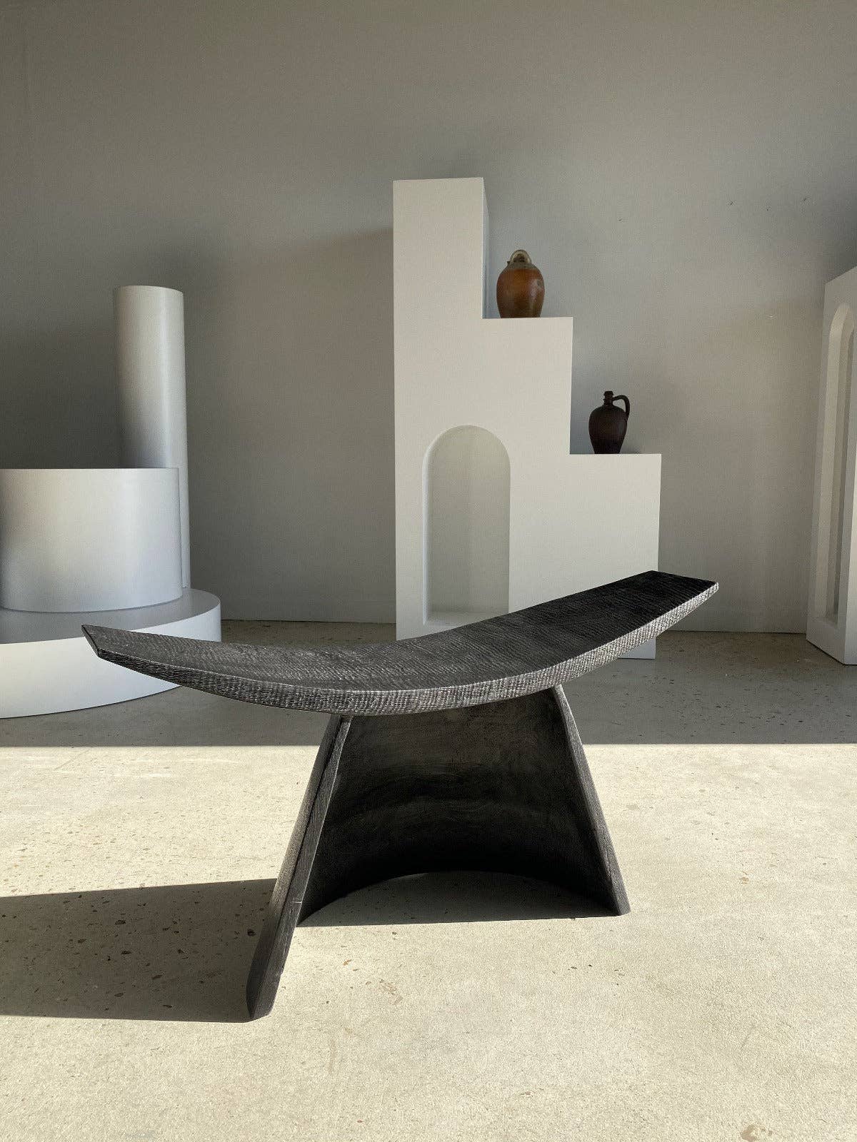 Office Objets – wholesale Stol – Minimalistisk fåtölj i svart trä1