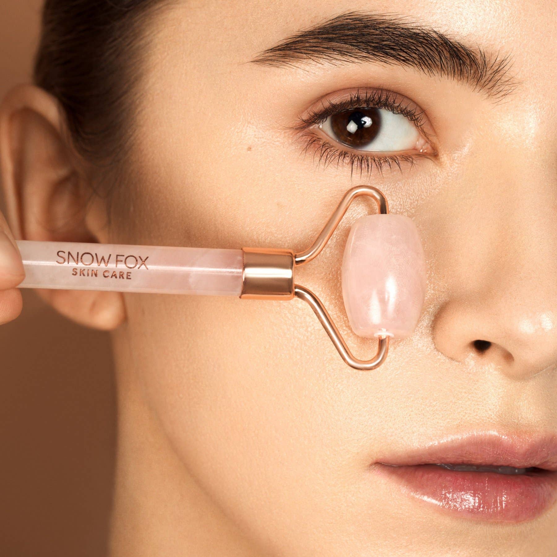 Snow Fox Skincare - Wholesale Face/beauty roller - Rozenkwarts gezichtsroller1