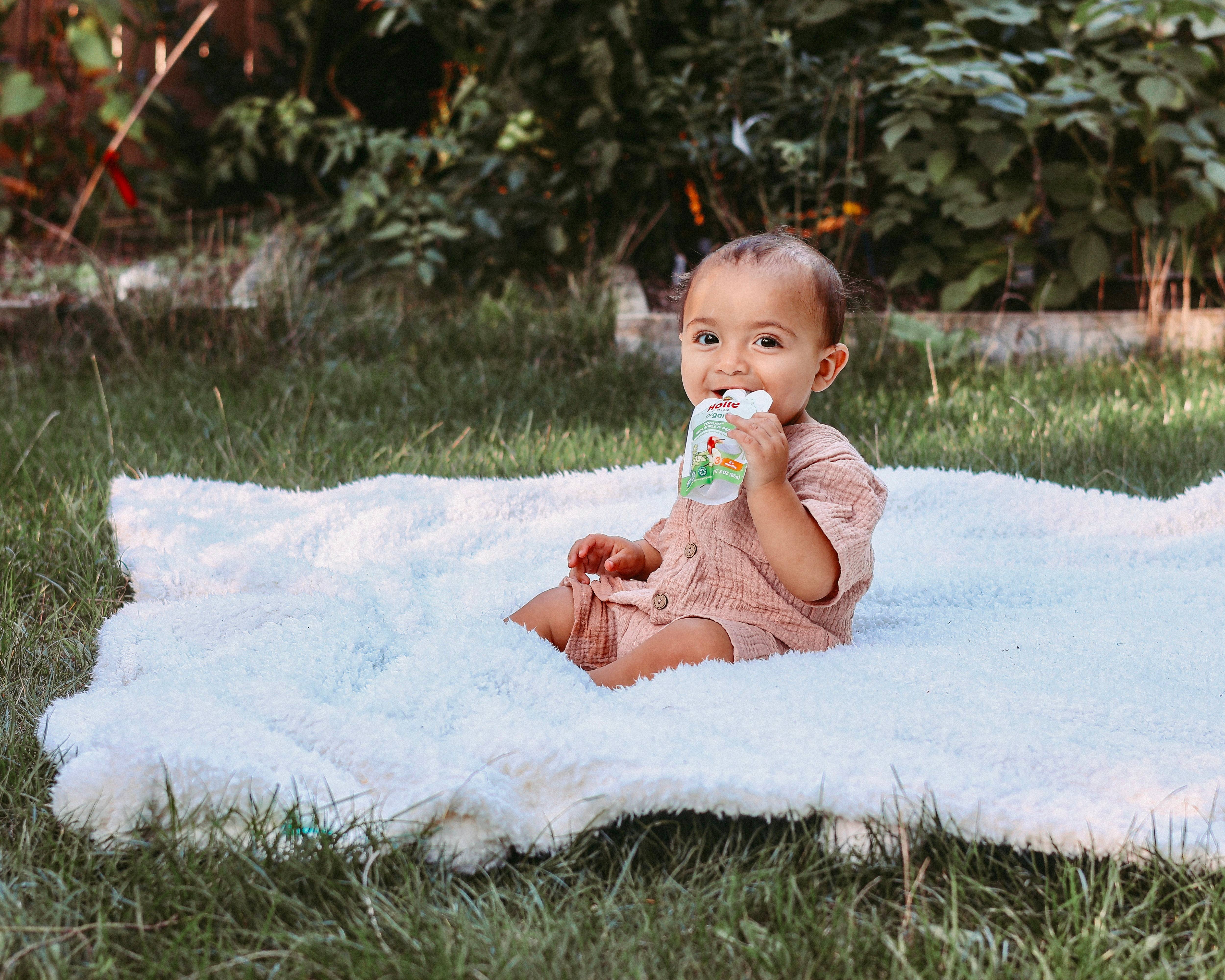 Holle USA - Wholesale Baby Food - Holle Organic Yogurt Pouches: Apple & Pear (10 pack)5