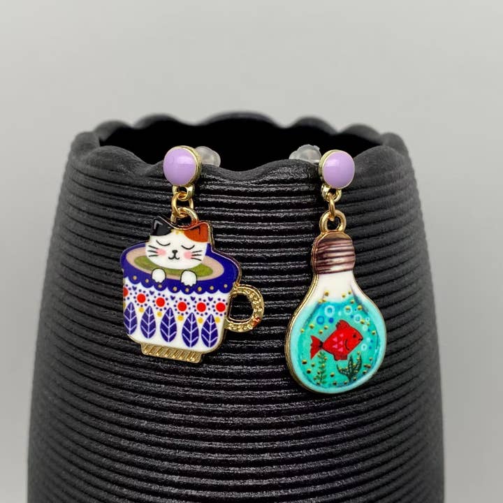 Mio Queena - Wholesale Dangle Earrings - Light Bulb & Cat Asymmetric Dangle Earrings - YK8