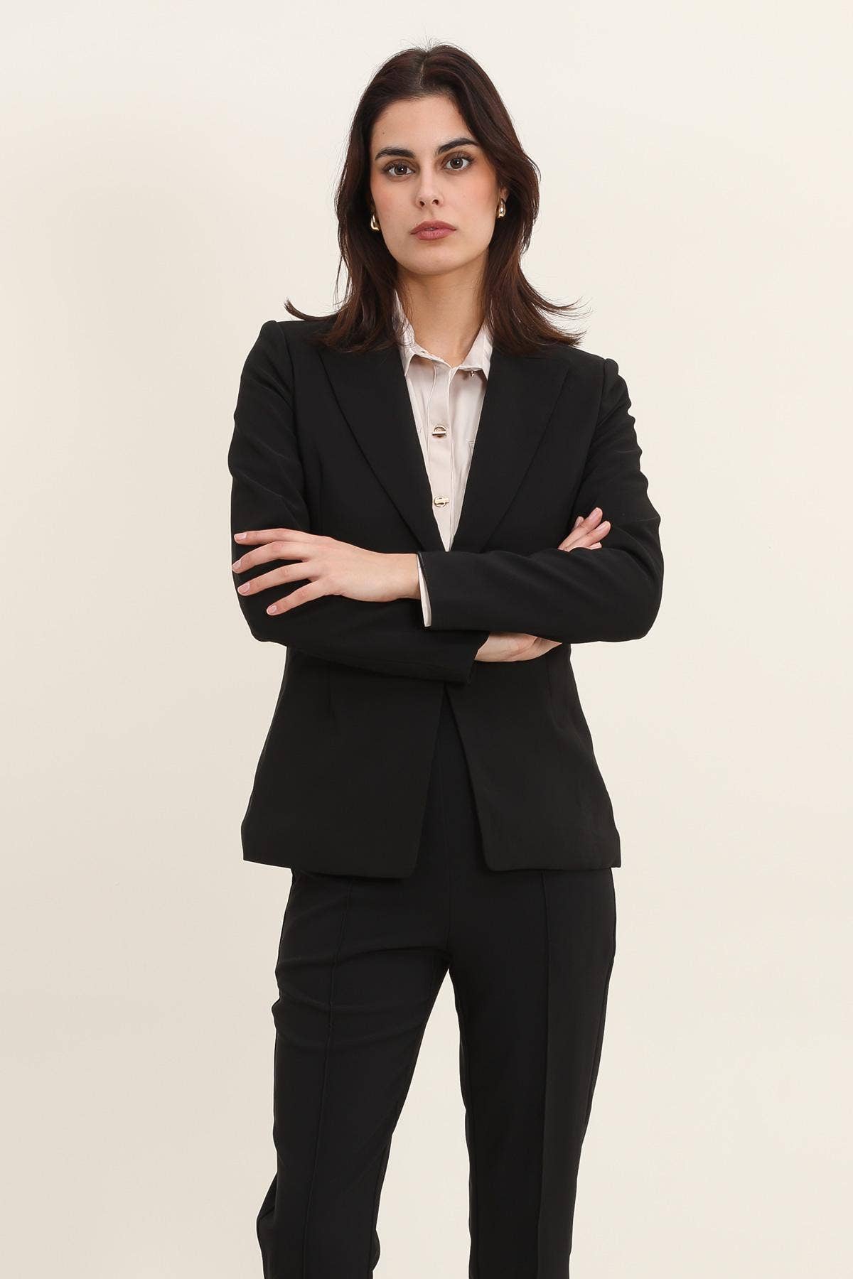 LULUMARY – Großhandel Jacke – Damen – Figurbetonter Blazer V279 mit Golddetails13