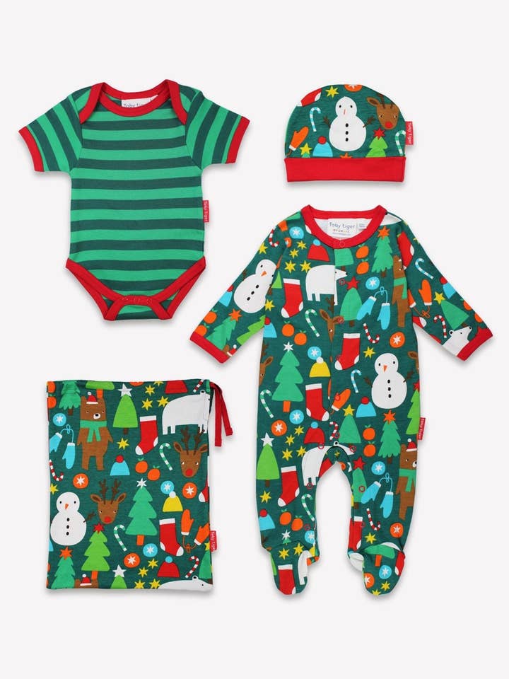 Coffret cadeau bébé en coton bio avec grenouillère, bonnet et body imprimé ours de Noël pour la vente par Toby Tiger GmbH