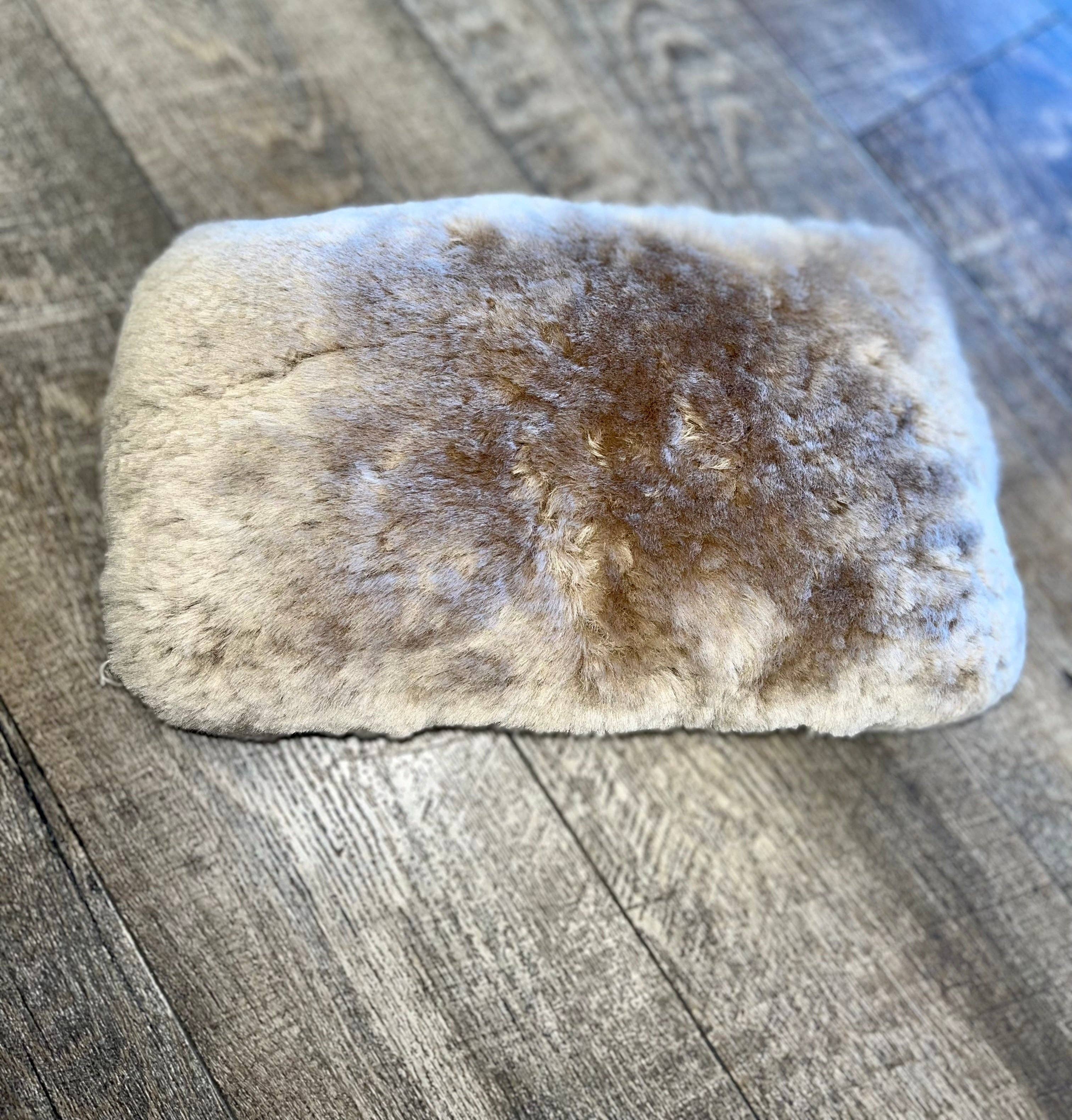 SuperLamb Footwear – wholesale Travel pillow – Sheepskin Headrest Neck Pillow3