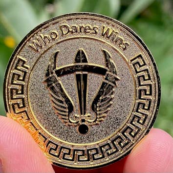 Motto Medallions – wholesale Samlarobjekt mynt – Vem vågar vinner/O Tolmon Nika Motto Medallion2