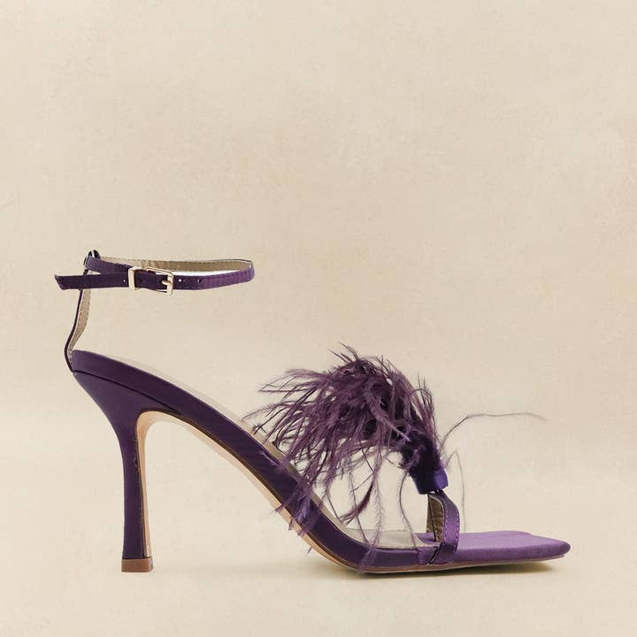 SWAN satin slingback hæl med firkantet tå og fjerdetalje for engroshandel hos Lemonade Shoes