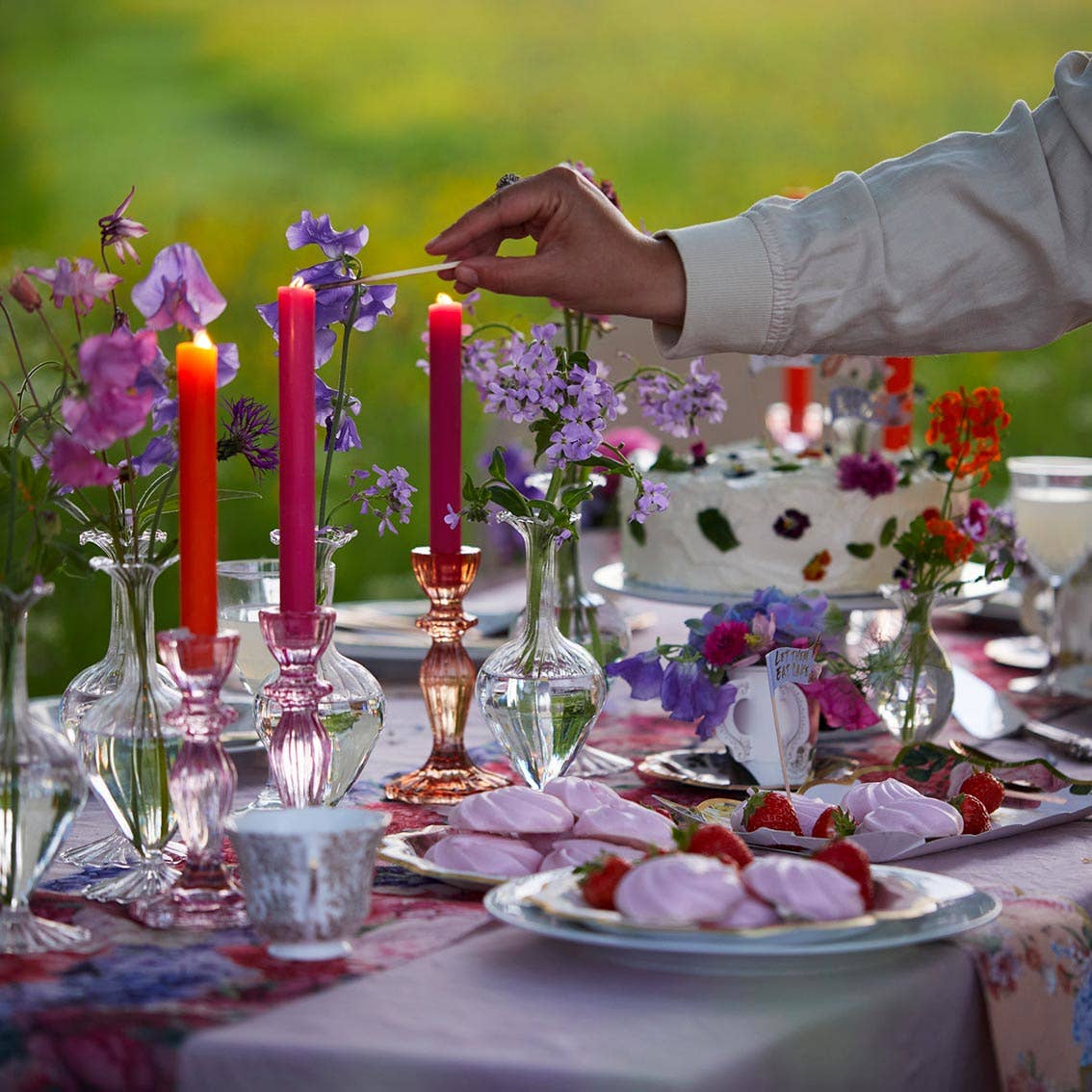Talking Tables UK - Wholesale Candle holder - Pink Glass Candle Holder - 16cm | Valentine's Day  |6