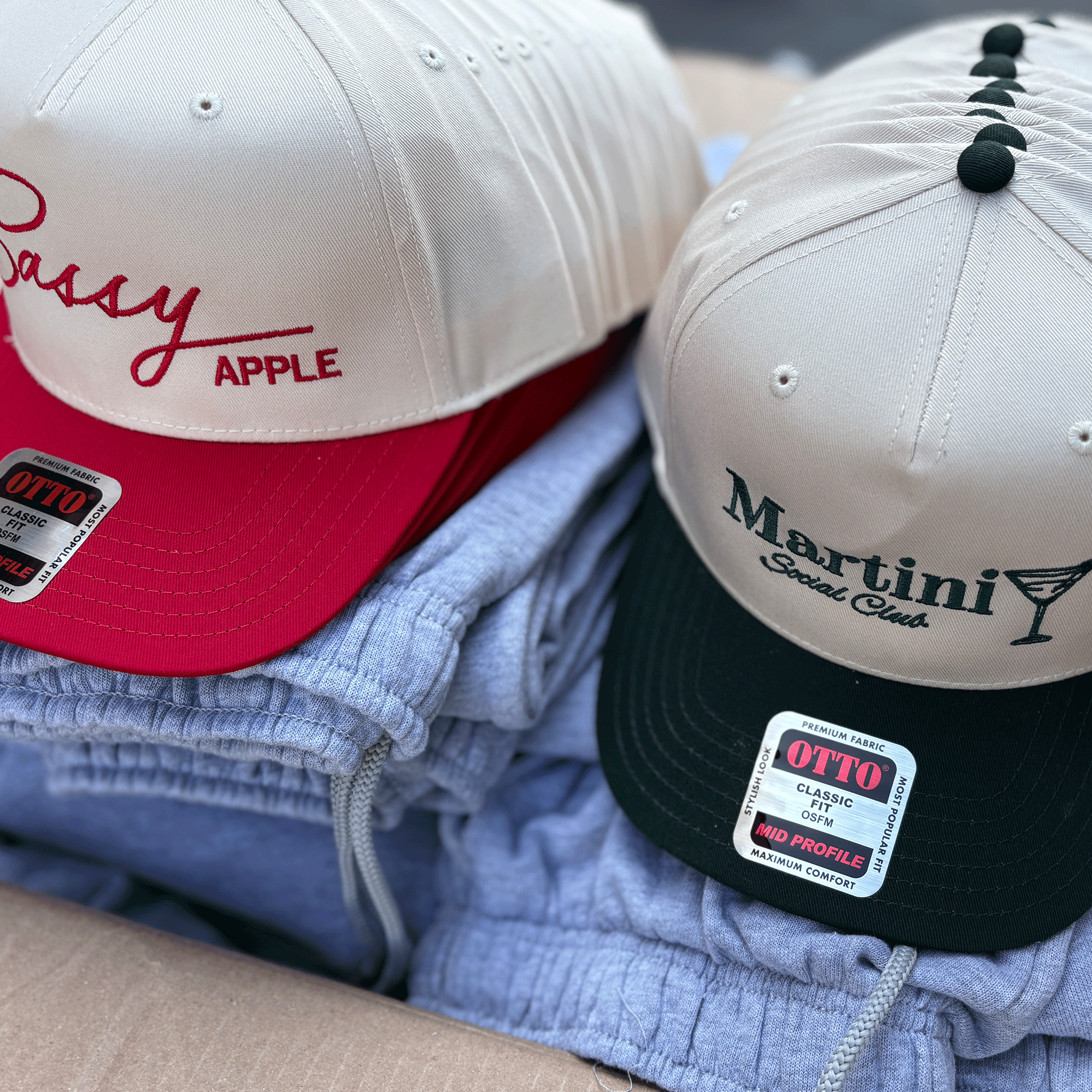 PAYRESPECTS - Vendita all'ingrosso Cappellino  da camionista - Unisex - Cappello Vintage Trucker Rosso Bianco e Boujee, Cappello del Quattro Luglio16