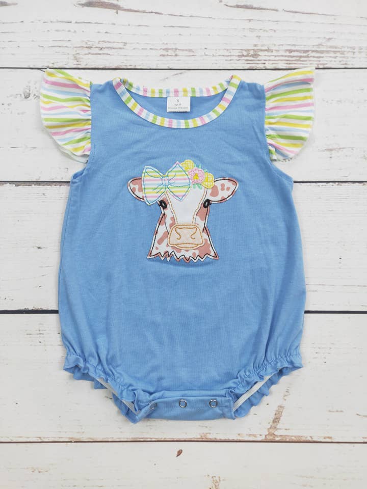 Barboteuse pour petite fille avec motif en forme de vache pour la vente par sassy kids palace