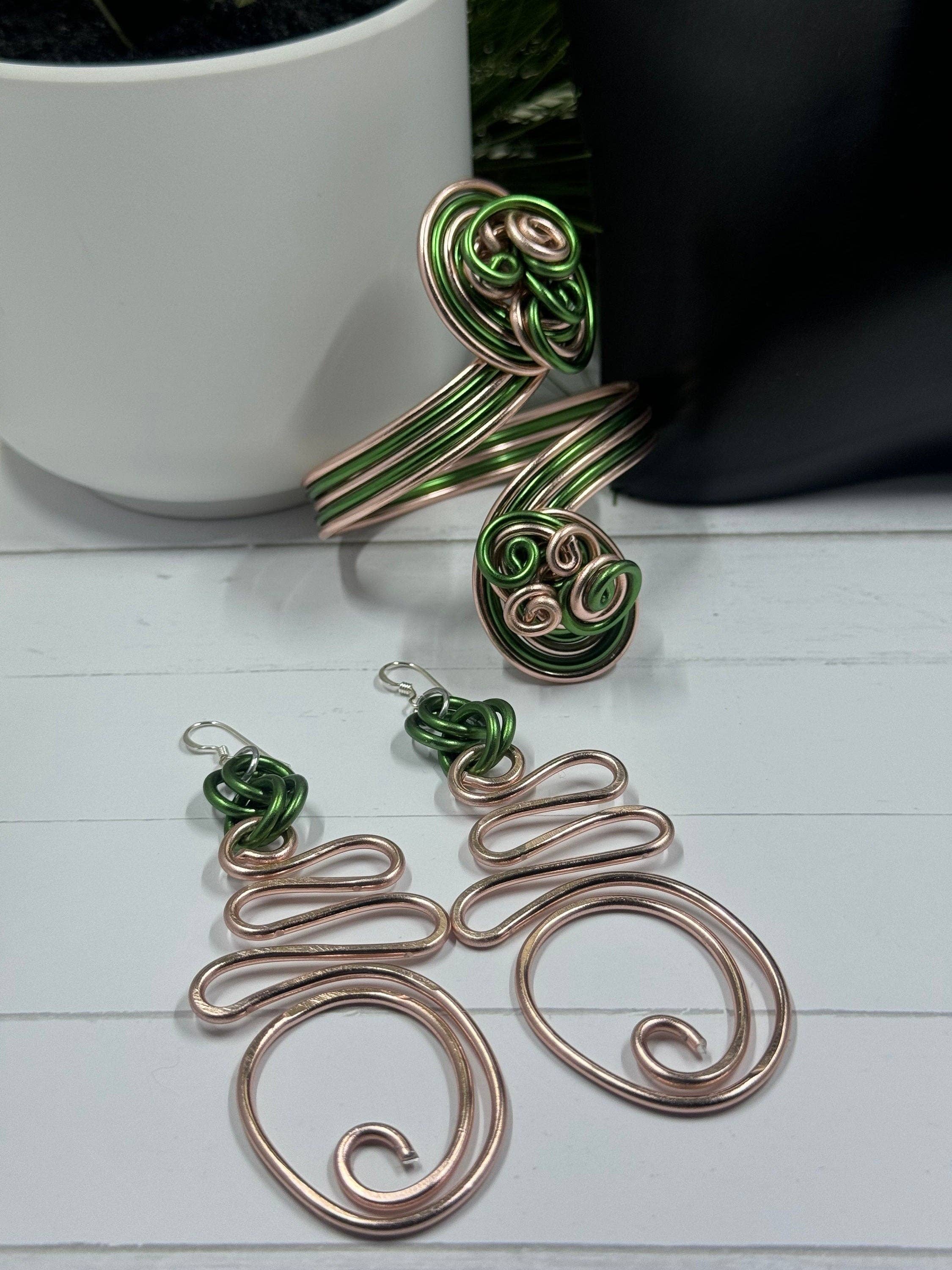 Jewelry With Me - Vente Boucles d'oreilles pendantes - Boucles d’oreilles abstraites rose et vert AKA avec fil d’oreille en argent sterling3