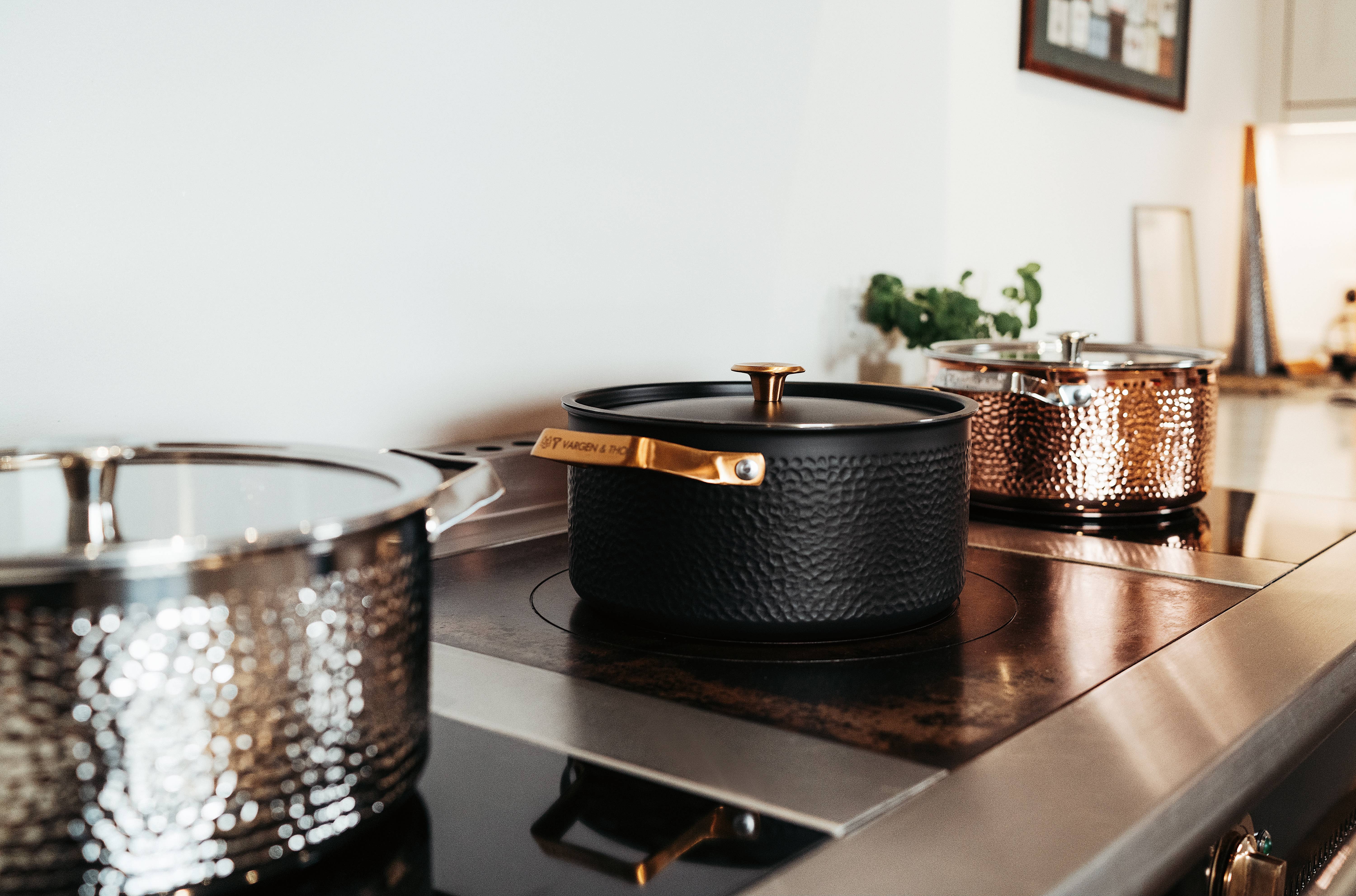 Vargen & Thor - Wholesale Cooking Pot - MIO Pot – 4 L, Matte black with brass details. ARVET-series1