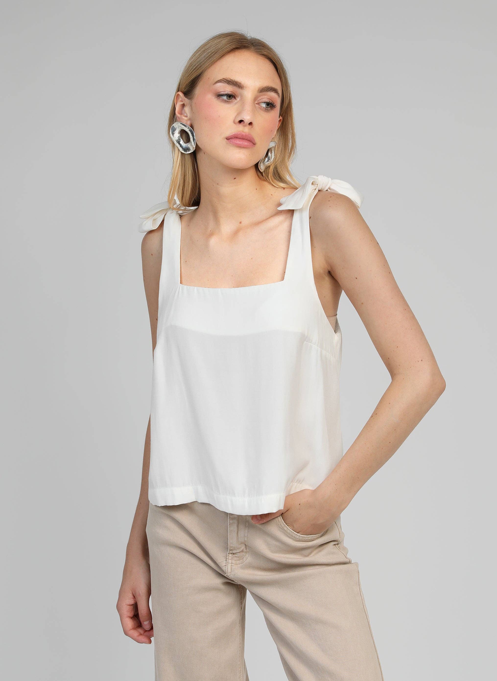 An'ge – Engroshandel Bluse - Dame – KONY tanktop i off-white0