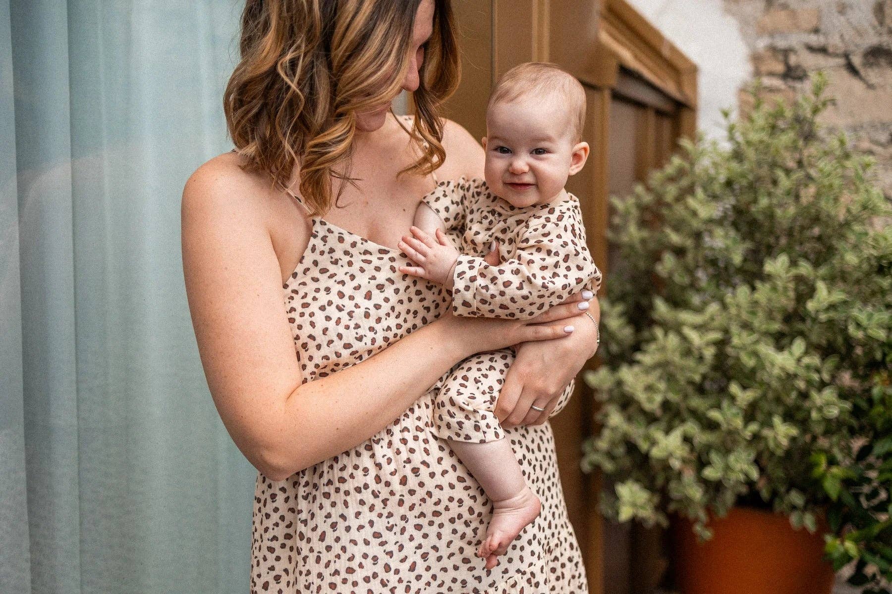 Leopard ecru Baby jumpsuit 100% organic cotton gauze Graou for wholesale on Faire4