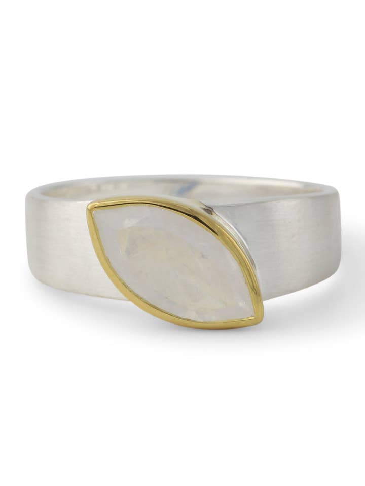 Anel de prata com pedra da lua de 12x6mm, banhado a ouro 18ct por atacado de Campur GmbH