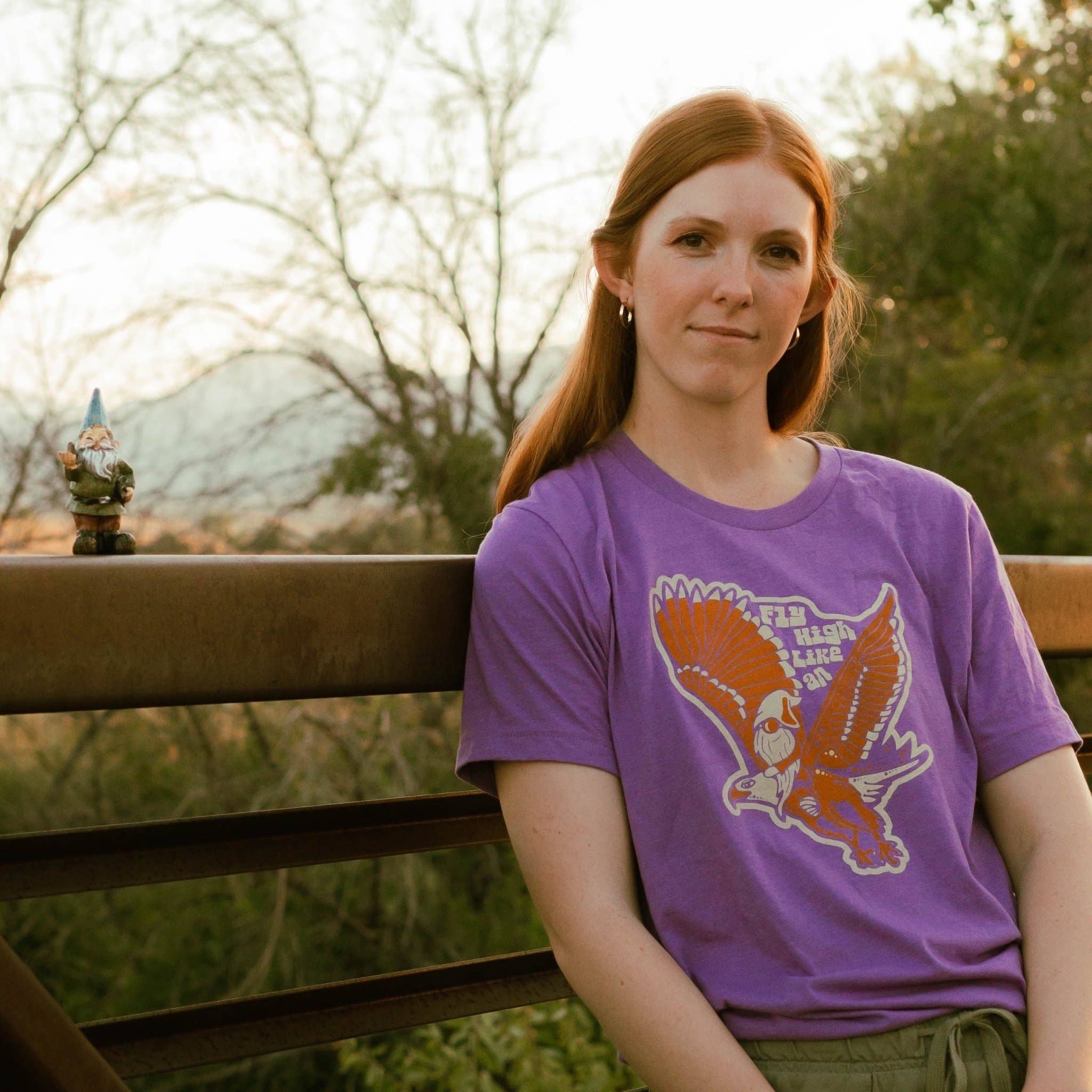 Menottees – Großhandel T-Shirt mit Siebdruck – Unisex – Fly High (Wie ein Adlerzwerg) | Tee4