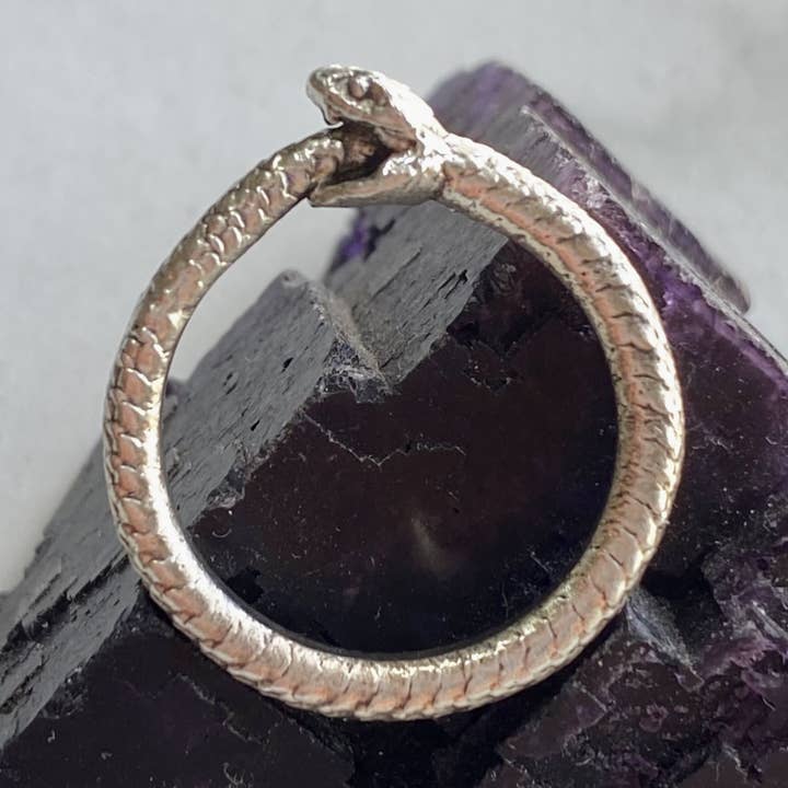 Bague Serpent Ouroboros pour la vente par J.Mancarella Jewelry