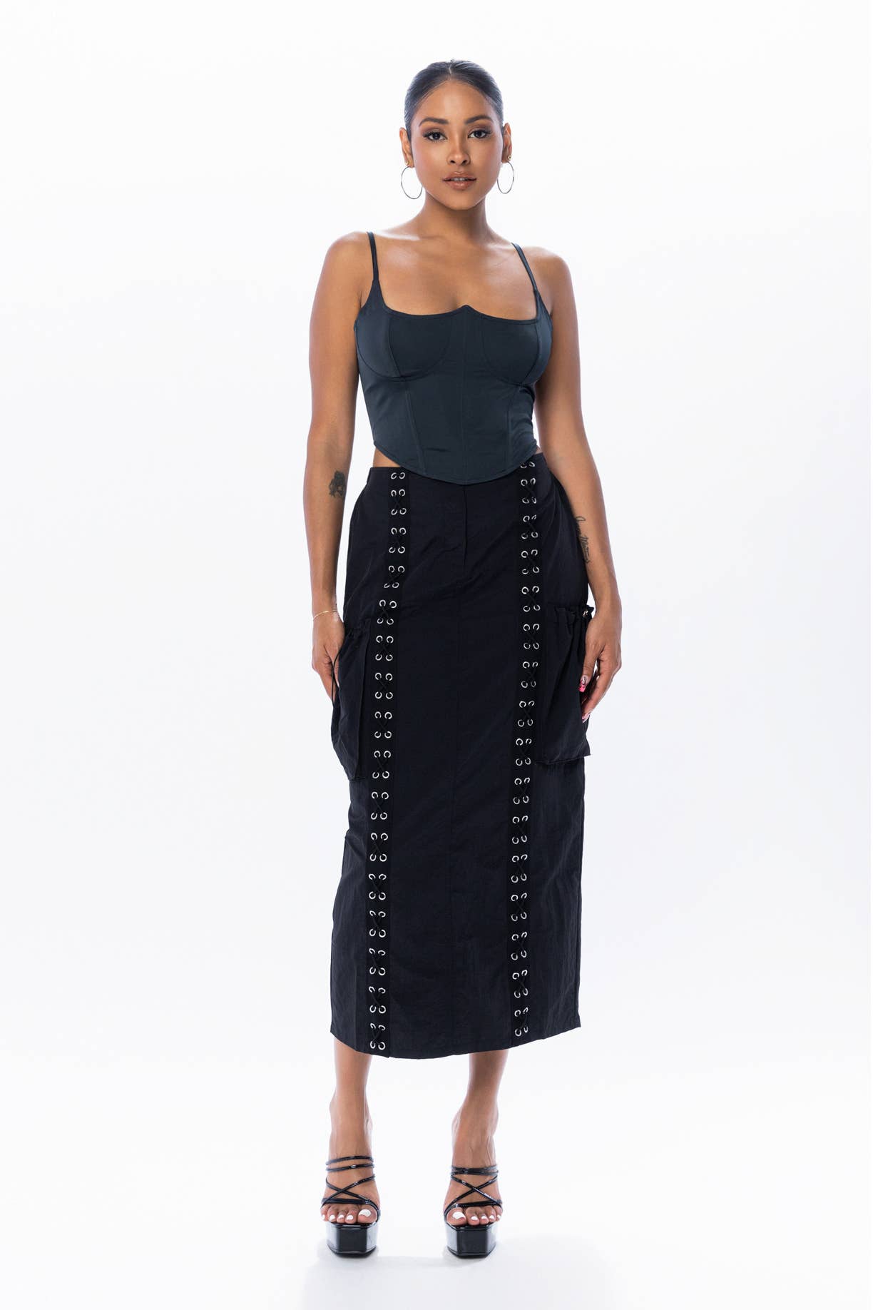 No Vacancy – Saia - Mulher por atacado – Saia cargo midi com detalhes em cadarço1