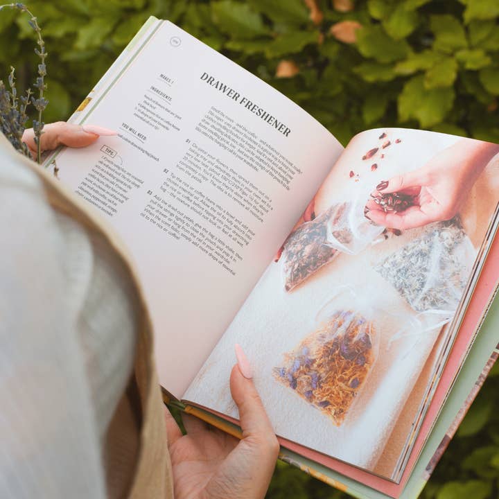 UpCircle USA - Wholesale Book - Adult - UpCycled Beauty: At Home Skincare Recipes for natural beauty