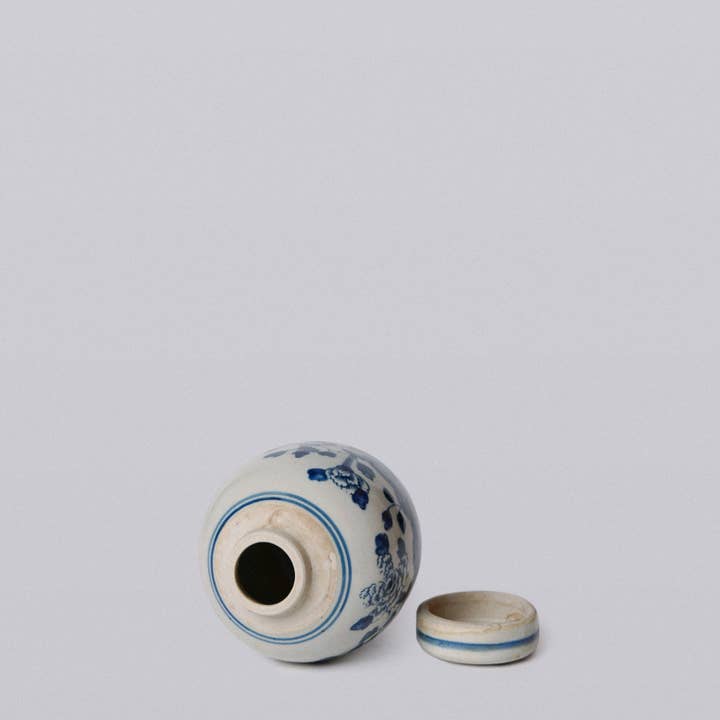 Cobalt Guild - Wholesale Decorative Jar - Blue and White Porcelain Mini Peony Floral Round Jar