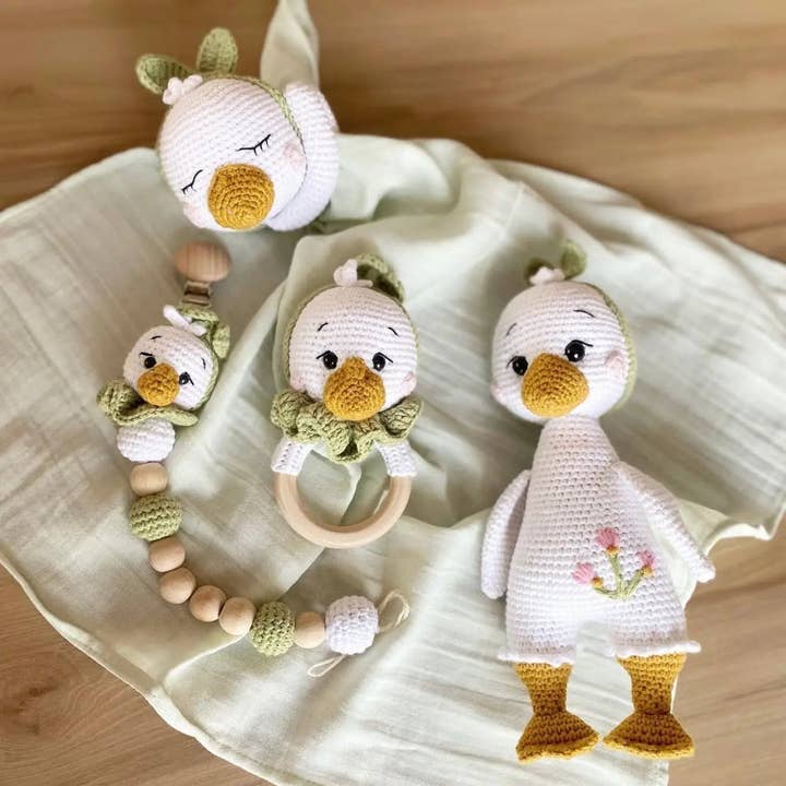 Handmade Crochet Newborn Duck Gift Set (4pc) – Baby Shower Gift for wholesale by Joy Gift London