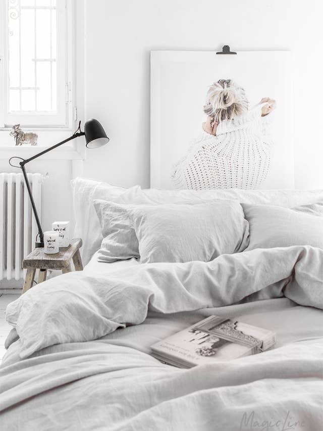 Ensemble de housse de couette gris clair (3 pièces) pour la vente par MagicLinen (We handle U.S. import procedures for you)