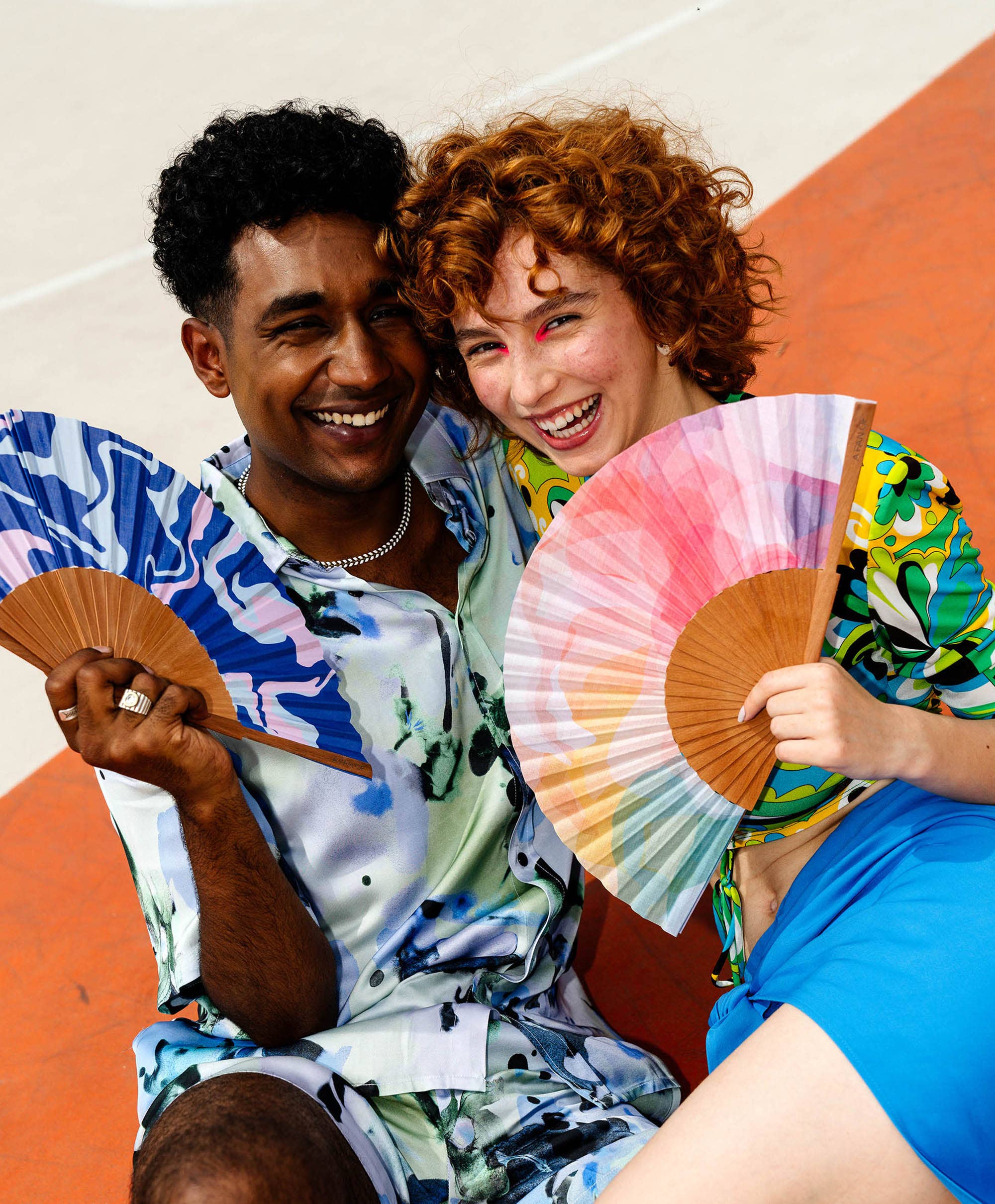 A FAN OF – wholesale Handheld folding fan – COLOR HARMONY Fan - Medium - Multicolor3