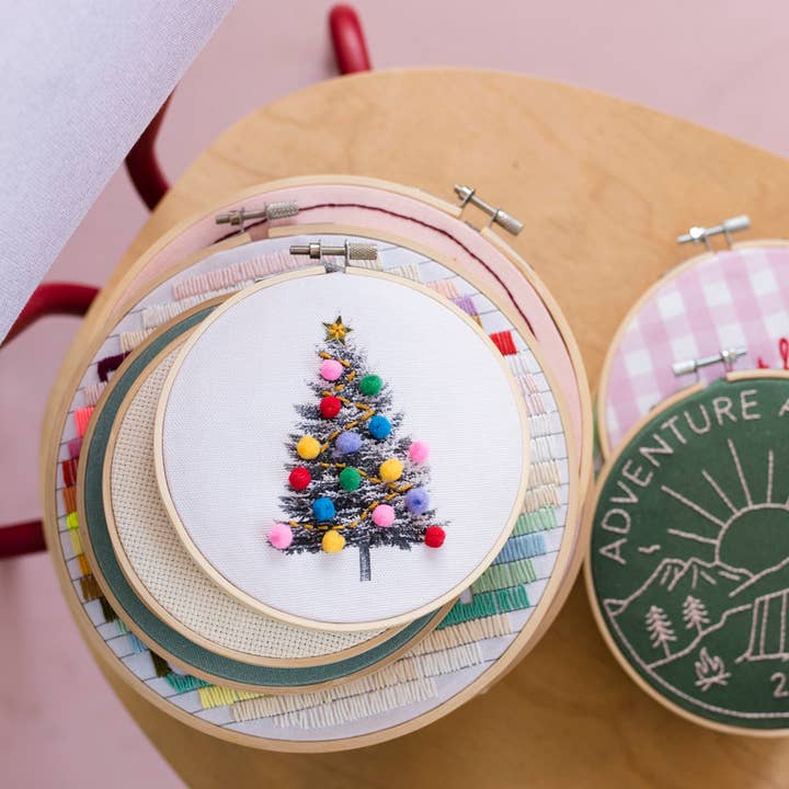 Cotton Clara - Wholesale Embroidery/Cross Stitch Supplies - Christmas Tree Embroidery Hoop Kit