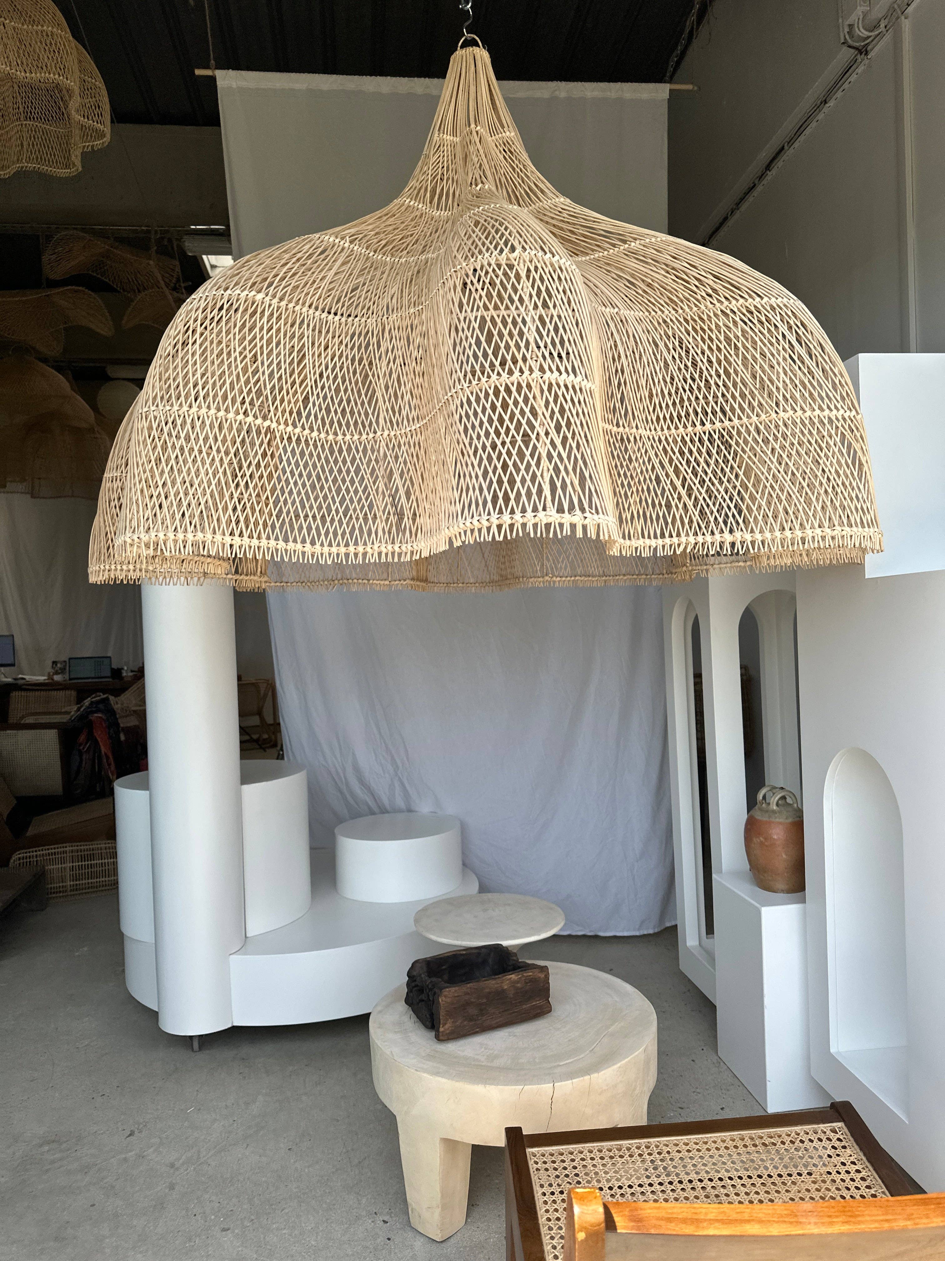 Office Objets - Wholesale Chandelier/Hanging Light - Immense rattan suspension in the shape of a flower, tulip, corolla H:1m; D:1m50186