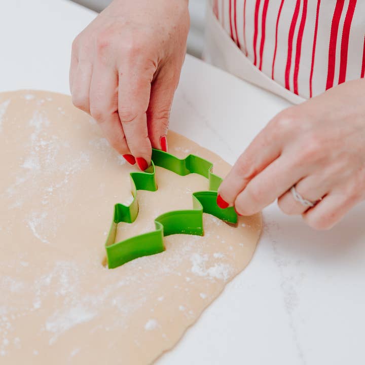 Handstand Kitchen - Wholesale Baking Dish - Festive Tree Baking Set – Cupcake Mold, Spatula & Cutter4