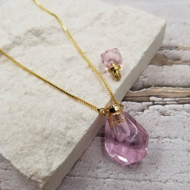 Treasure Wholesale - Wholesale Pendant/Charm Necklace - Crystal Perfume Bottle Essential Oil Pendant Necklace