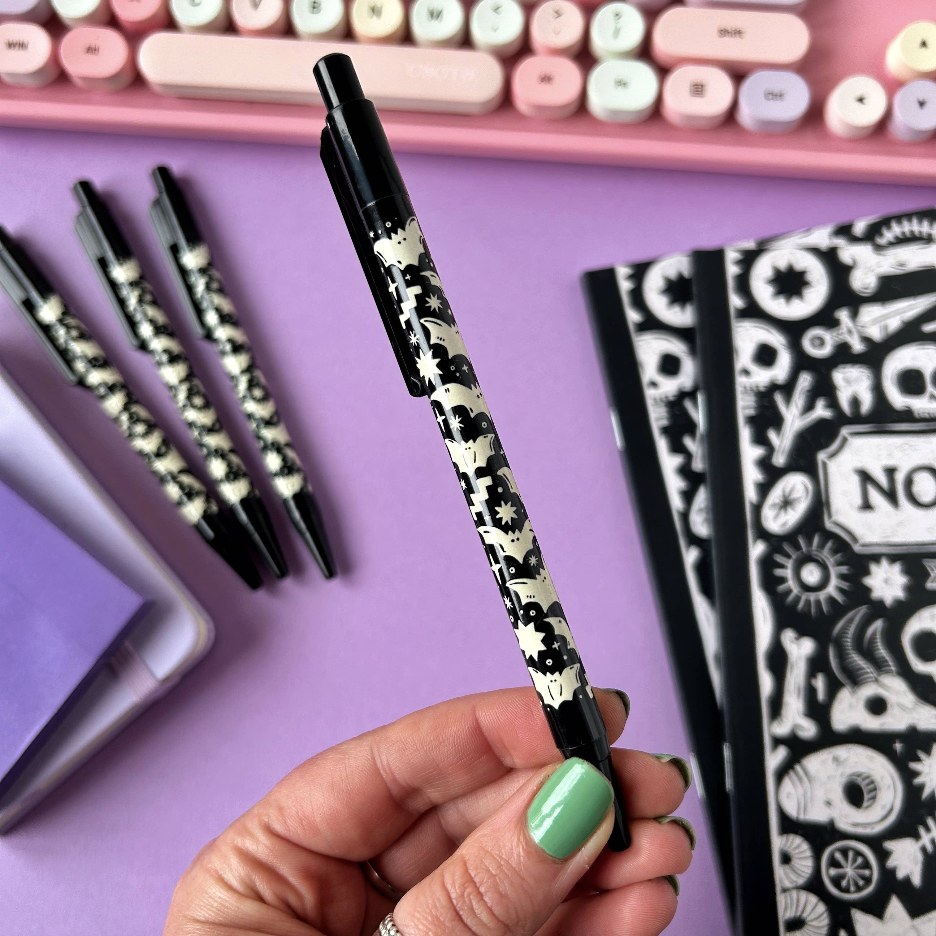 Stacey McEvoy Caunt – wholesale Pen – Bat Pattern Pen4