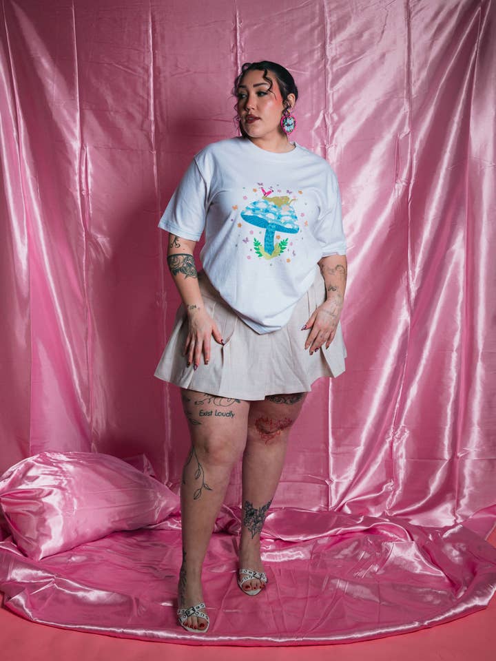 T-shirt surdimensionné Gossip Frog pour la vente par Bhabsy