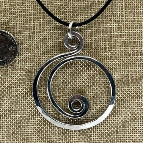 The Artist Jay - Vente Parures de bijoux - Ensemble de bijoux hypoallergéniques Curly Q1