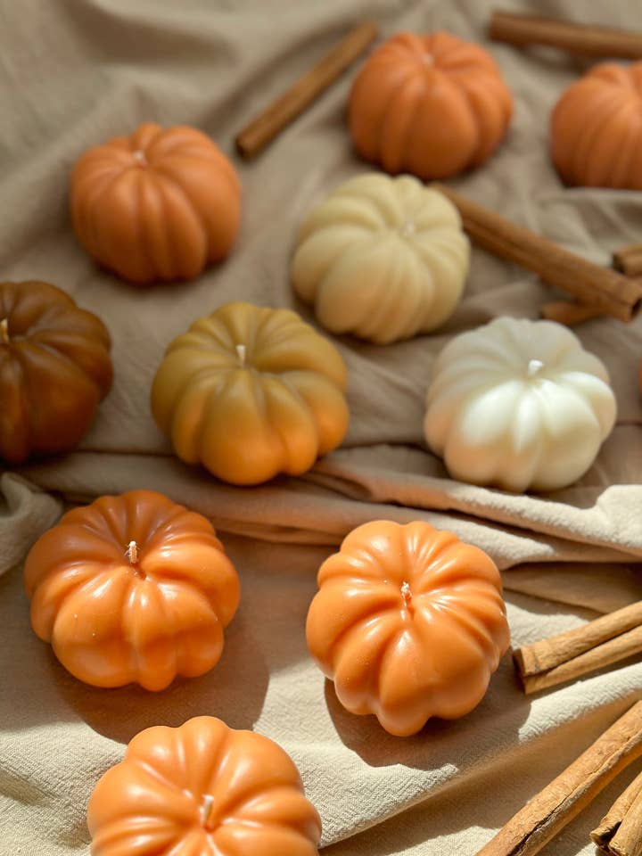 Bougie à la citrouille épicée pour la vente par LA AROMA CANDLE CO.