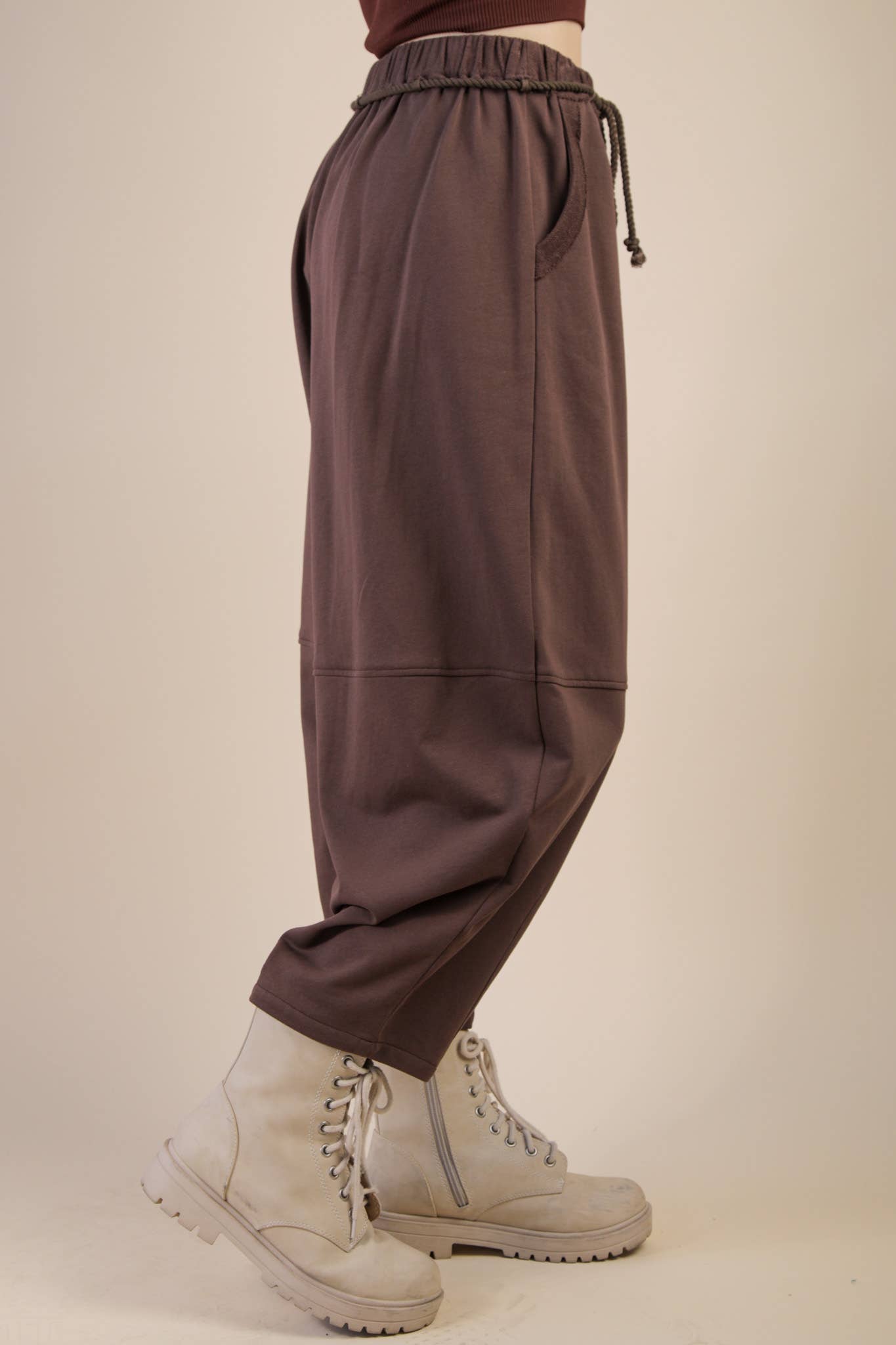 VERY J – Calças - Mulher por atacado – NP70814-Calças de Barril com Faixa de Cintura Trançada6