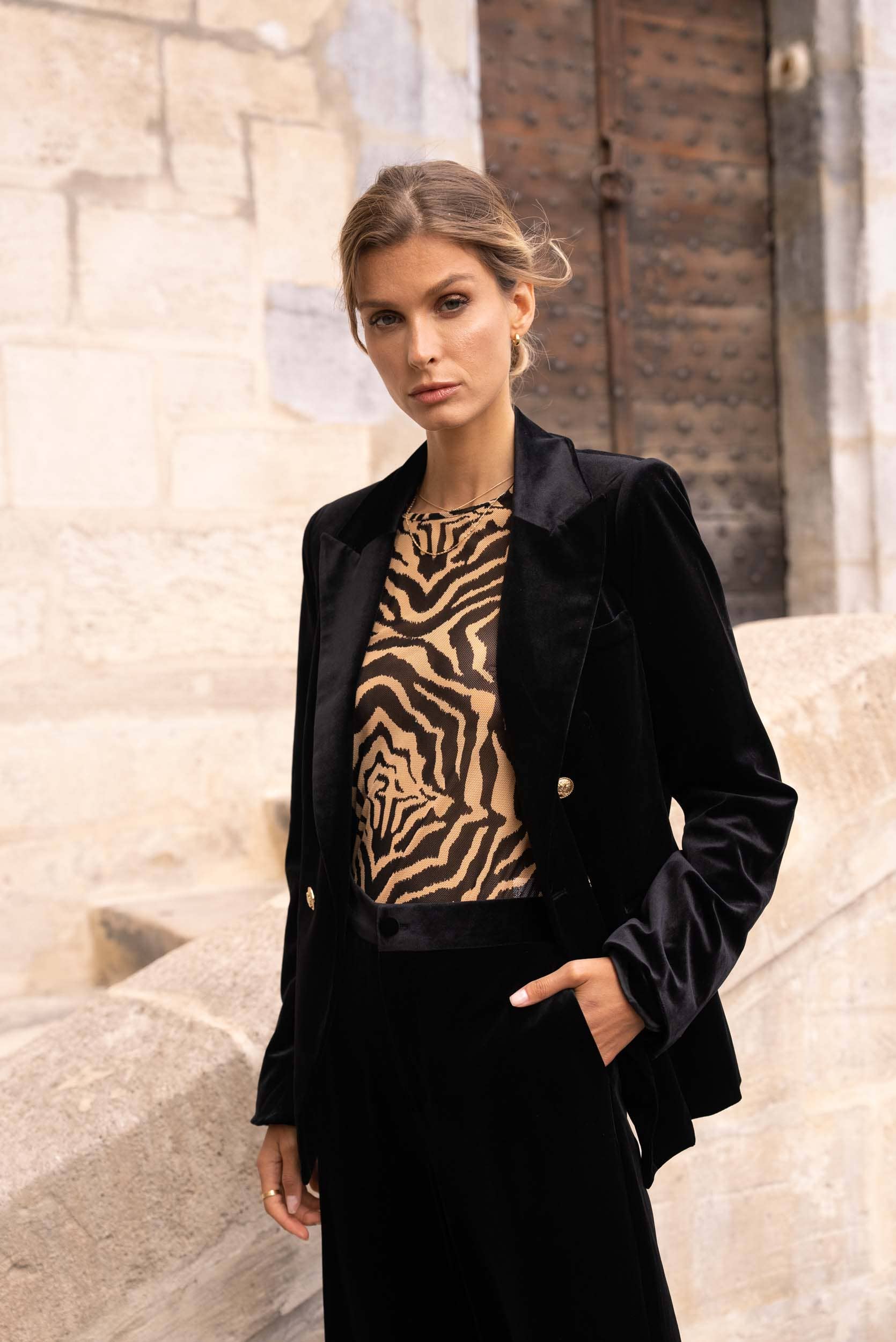 CHOKLATE PARIS - Wholesale Blazer - Dames - Dubbele rij velvet blazer met gouden knopen - V1721N3