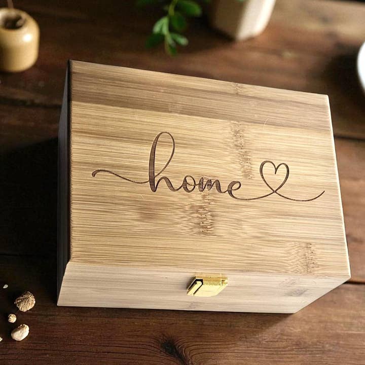 Boîte souvenir en bambou gravée : Souvenir de mariage, cadeau pour nouvelle maison personnalisation optionnelle pour la vente par Newfashioned Relics